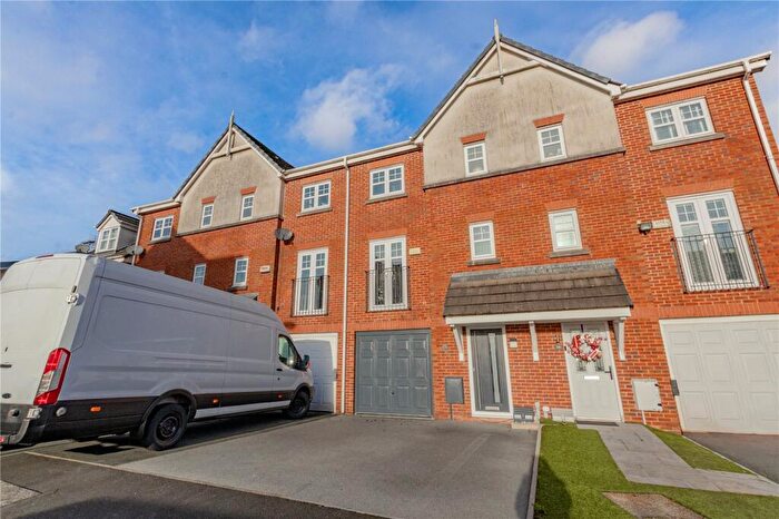 4 Bedroom Mews For Sale In Turnpike Close, Shawclough, Rochdale, OL12