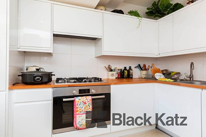 2 Bedroom Flat To Rent In Roxborough Road, Harrow On The Hill, HA1