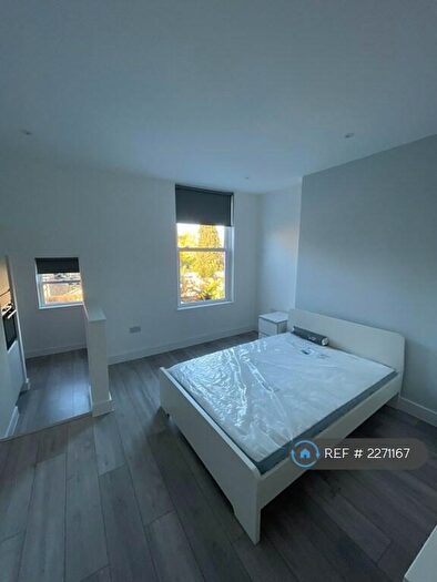 Studio To Rent In Mountview Road, London, N4