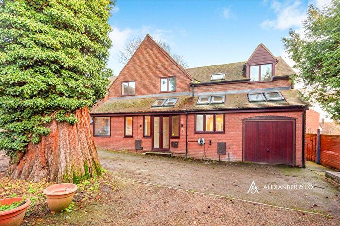 4 Bedroom Detached House To Rent In Chadbone Close, HP20