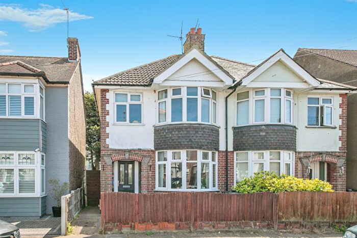3 Bedroom Semi-detached House For Sale In Watson Road, Clacton-On-Sea, CO15