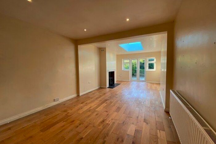 3 Bedroom Semi-Detached Bungalow To Rent In Northville Drive, Westcliff-On-Sea SS0