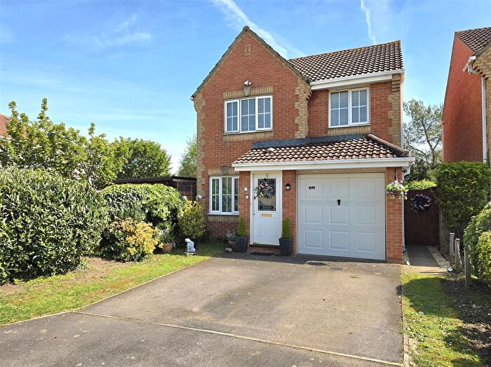 3 Bedroom Detached House For Sale In Hayward Close, Abbeymead, Gloucester, GL4