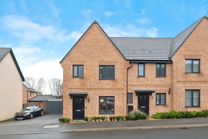 3 Bedroom End Of Terrace House For Sale In Limbrey Drive, Olney, MK46