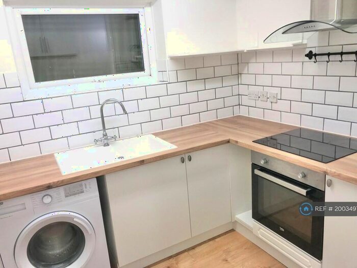1 Bedroom Flat To Rent In Vineys Yard, Bruton, BA10