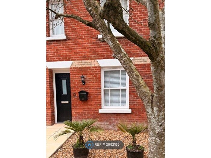 2 Bedroom Flat To Rent In Meeting House Lane, Ringwood, BH24