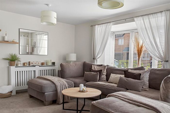 3 Bedroom Detached House For Sale In Poole Avenue, Gedling, Nottingham, NG4