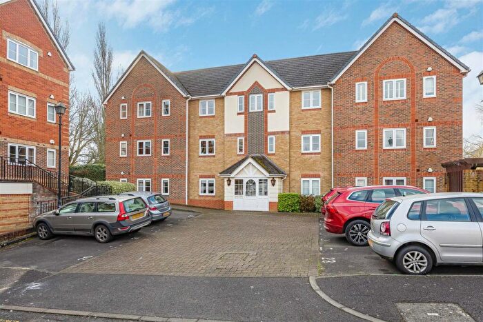 2 Bedroom Flat For Sale In Tamesis Place, Reading, RG4
