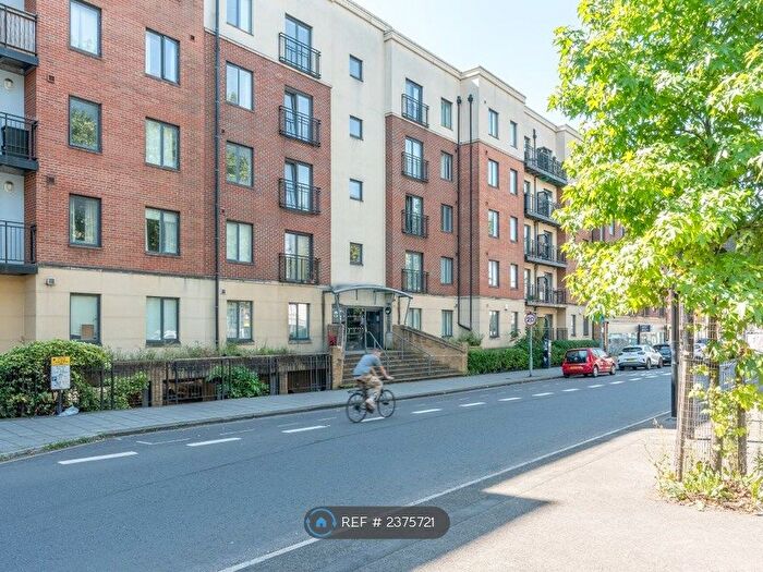 2 Bedroom Flat To Rent In Squires Court, Bristol, BS3