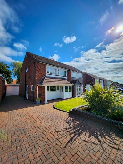 3 Bedroom Semi-Detached House To Rent In Carters Lane, Halesowen, B62