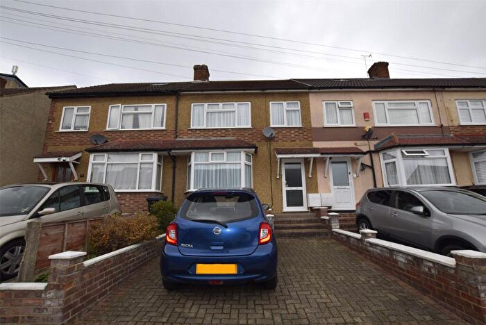 3 Bedroom Terraced House For Sale In Ashvale Gardens, Romford, RM5