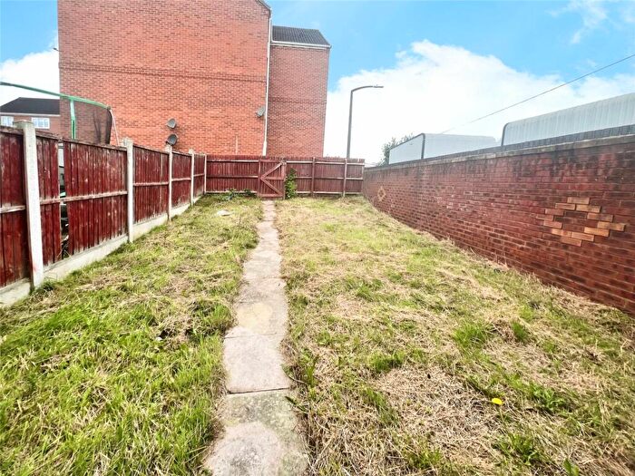 3 Bedroom End Of Terrace House For Sale In Mehdi Road, Oldbury, West Midlands, B69