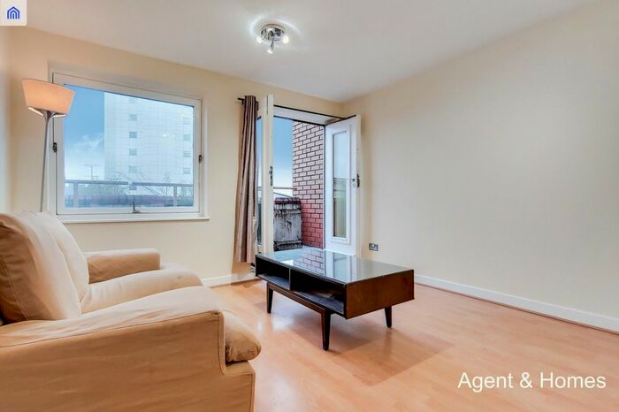 1 Bedroom Flat To Rent In Newport Court, Vale Royal House, WC2H