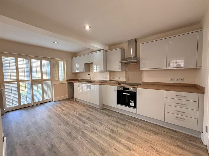 3 Bedroom Semi-detached House To Rent In Moorgarth Avenue, Tadcaster Road, YO24