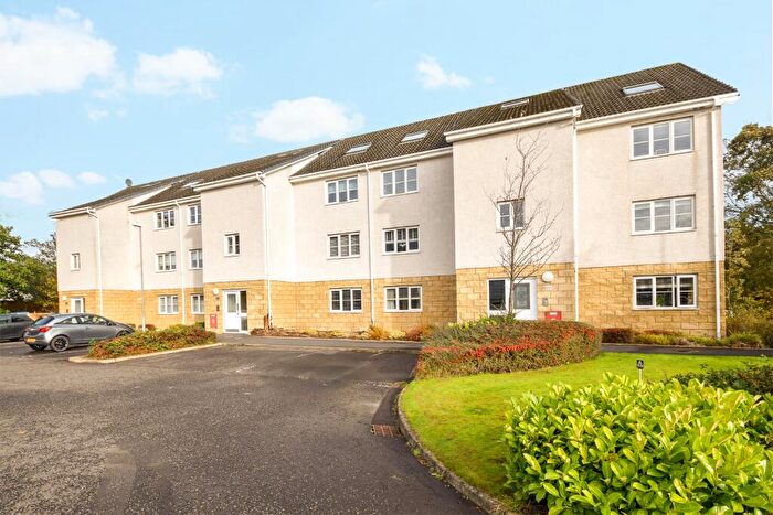 3 Bedroom Flat For Sale In West Wellhall Wynd, Hamilton, ML3
