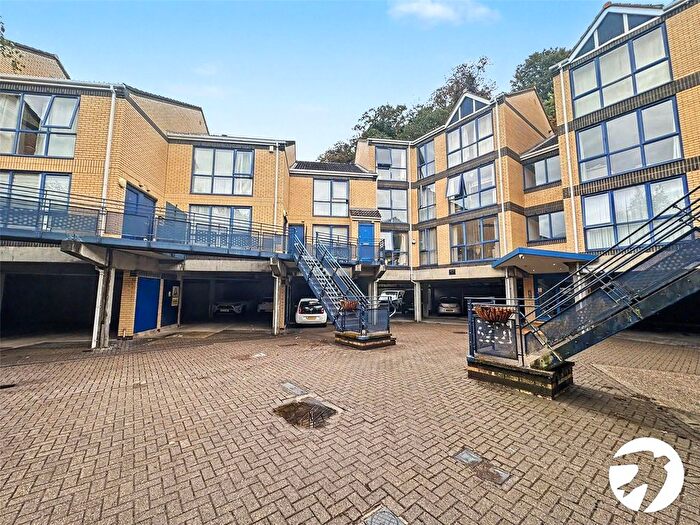 2 Bedroom Flat For Sale In The Mariners, Valetta Way, Rochester, Kent, ME1