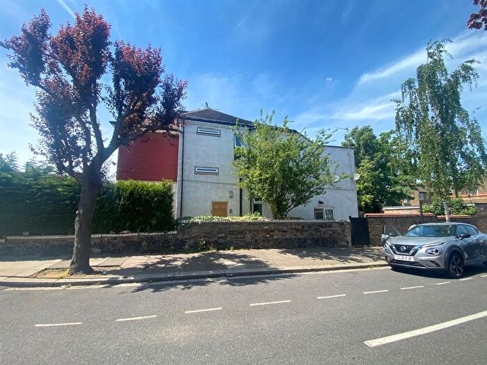 3 Bedroom Maisonette To Rent In Ground Floor Flat, Sylvan Avenue, London, N22