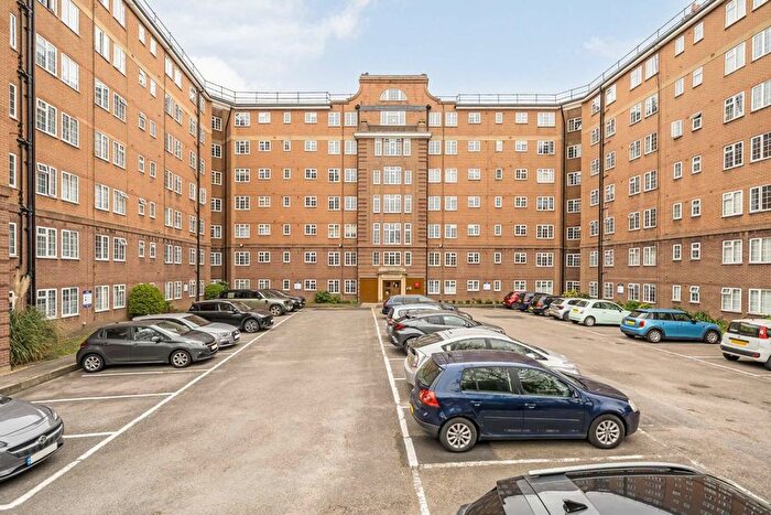 2 Bedroom Flat For Sale In Goldhawk Road, Hammersmith, W6
