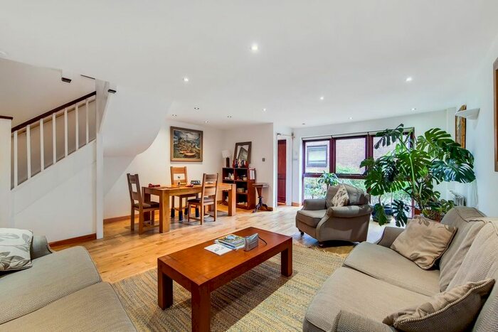4 Bedroom Flat To Rent In Belsize Village, Belsize Park, NW3