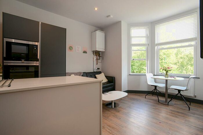 2 Bedroom Apartment To Rent In Park Suites, Waverley Street, Arboretum, Nottingham, NG7