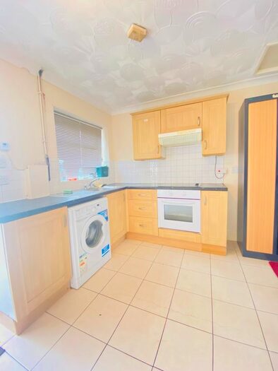 1 Bedroom Flat To Rent In Cardington Square, Hounslow, TW4