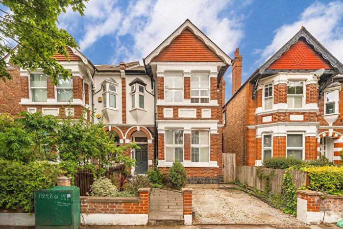 4 Bedroom Property For Sale In Chatsworth Gardens, Acton, W3