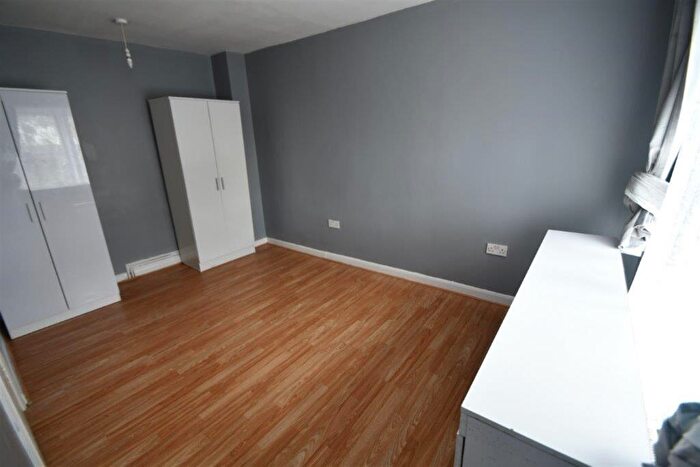 2 Bedroom Apartment To Rent In Bedroom Apartment St Floor In Aldershot, GU11
