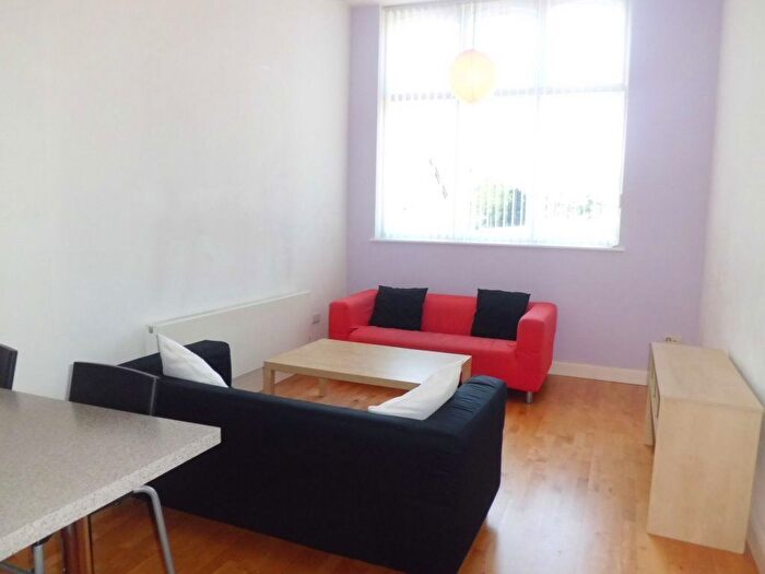 2 Bedroom Flat To Rent In Apt Dain Court, B29