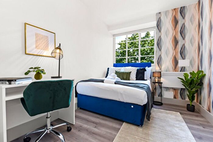 2 Bedroom Serviced Apartments To Rent In Colney Hatch Lane, London, N10