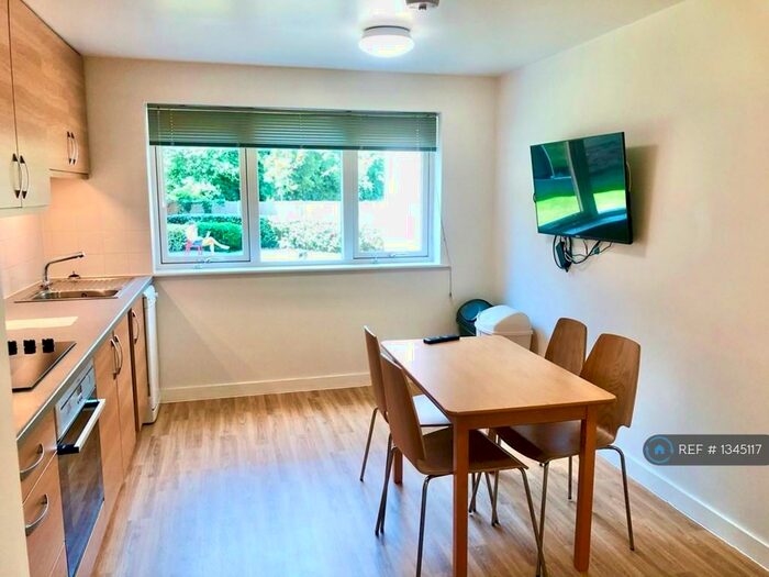 4 Bedroom Flat To Rent In Columbia Lodge, Southampton, SO16