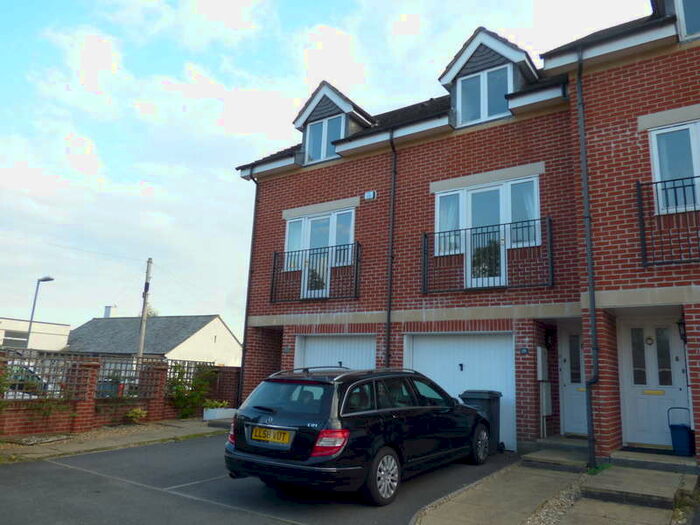 3 Bedroom Town House To Rent In Station Court, Bovey Tracey, TQ13