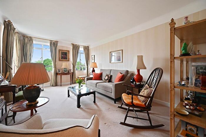 2 Bedroom Apartment For Sale In St. Johns Wood Road, London, NW8