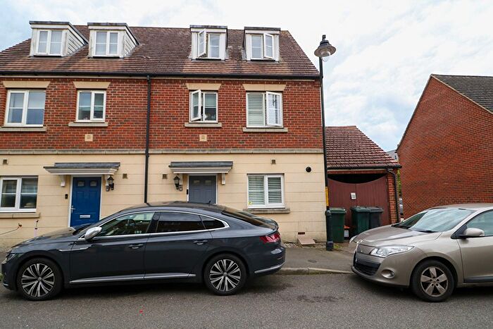4 Bedroom Semi-Detached House For Sale In Ordinance Way, Ashford, TN23