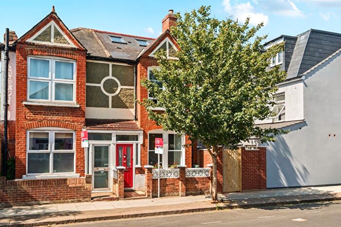 3 Bedroom Semi-Detached House For Sale In Thurso Street, Tooting, London, SW17