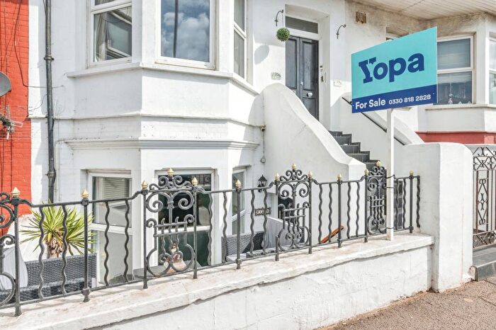 2 Bedroom Apartment For Sale In Eastern Esplanade, Southend-on-sea, SS1