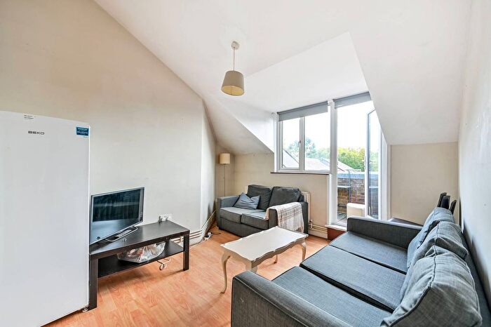 3 Bedroom Flat For Sale In Old London Road, Kingston, Kingston Upon Thames, KT2
