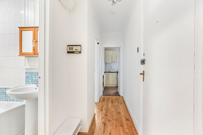 2 Bedroom Flat For Sale In Cromwell Road, Hove, BN3