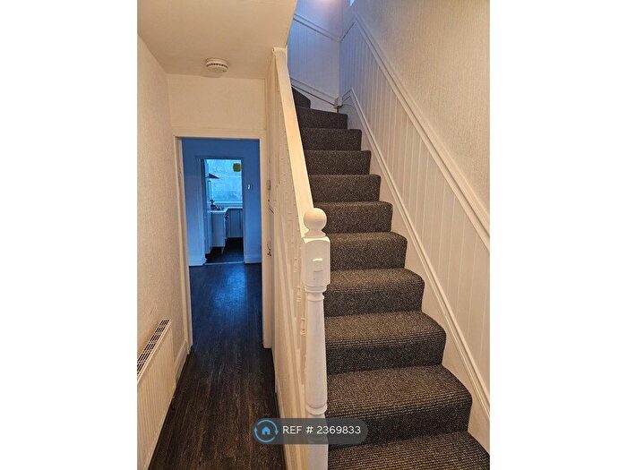 3 Bedroom Semi-Detached House To Rent In Leeds, Leeds, LS15