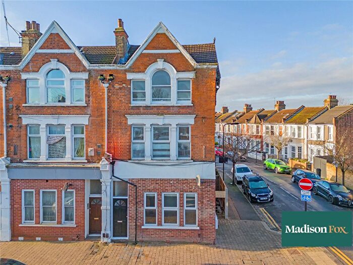 2 Bedroom Flat To Rent In Grove Green Road, London, E11