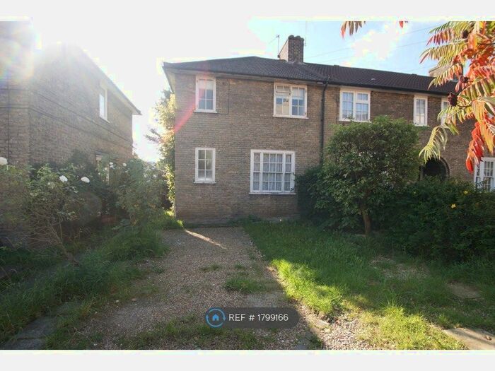 4 Bedroom Semi-Detached House To Rent In Heathstan Road, London, W12