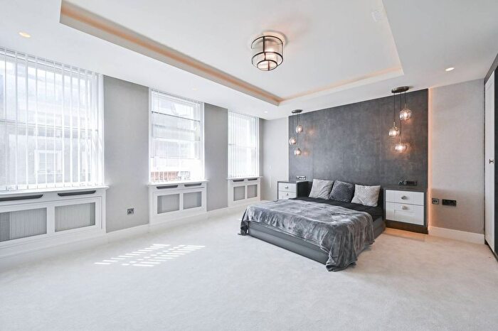 3 Bedroom Maisonette To Rent In Upper Berkeley Street, Marylebone, London, W1H