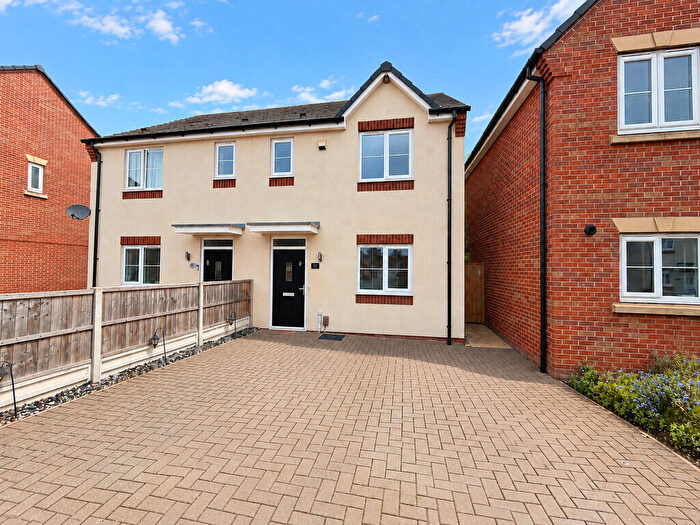 3 Bedroom Semi Detached House To Rent In Thorntree Lane, Branston, DE14