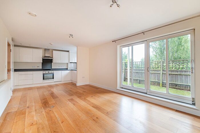 2 Bedroom Flat To Rent In Greenview Drive, London, SW20