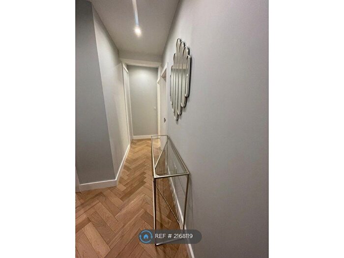 2 Bedroom Flat To Rent In Lancaster Close, London, W2