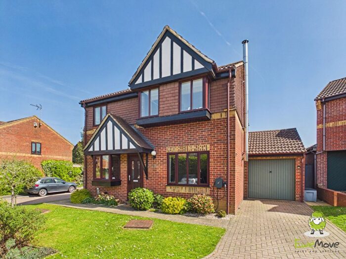 4 Bedroom Detached House For Sale In Highmoors, Chineham, Basingstoke, Hampshire, RG24