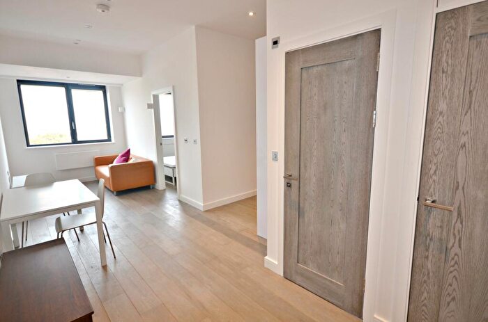 1 Bedroom Flat To Rent In Verona Apartments, Wellington Street, Slough, SL1