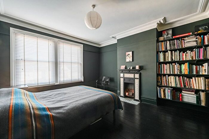 6 Bedroom Semi Detached House For Sale In Chase Green Avenue, Middlesex, Enfield, EN2