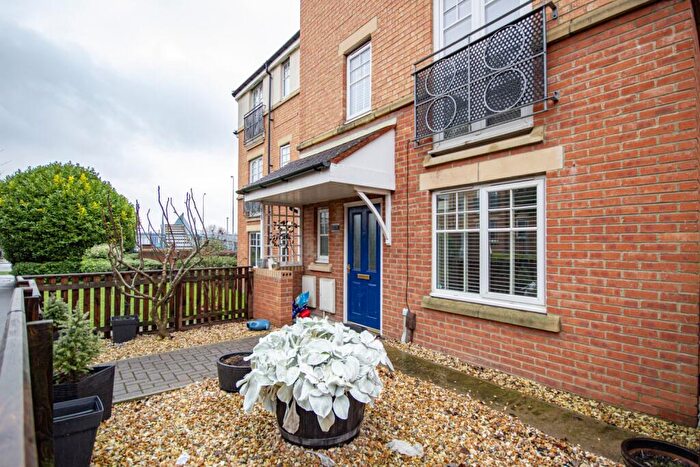 6 Bedroom Town House To Rent In Redgrave Cl, Gateshead, NE8