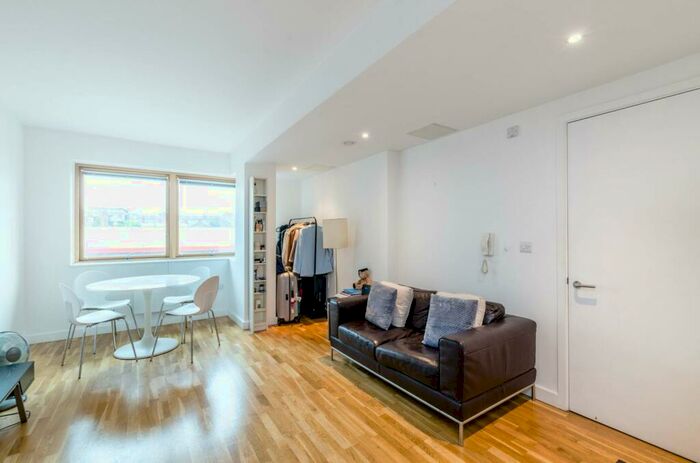 2 Bedroom Flat To Rent In St Pancras Way, Camden, London, NW1