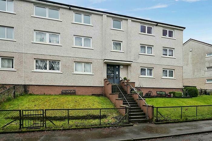 3 Bedroom Flat To Rent In Shandon Crescent, Alexandria, Dunbartonshire, G83